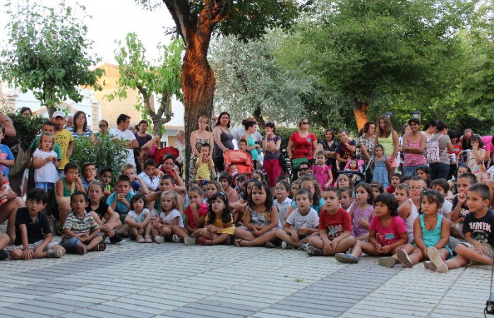 Teatro "Aquí va a pasar algo" y "Cuentacuentos"