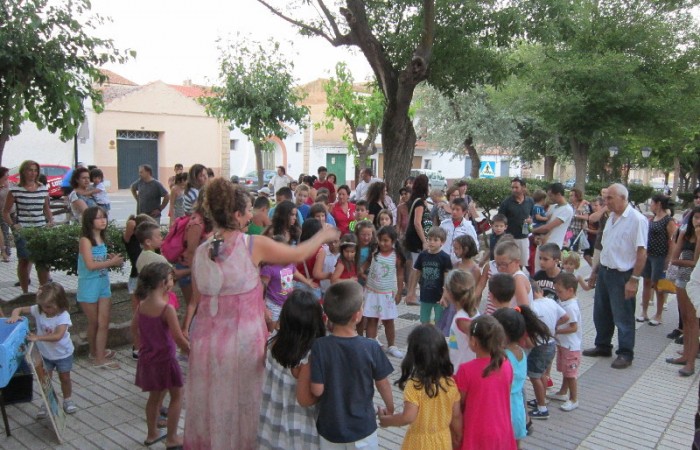 Teatro "Aquí va a pasar algo" y "Cuentacuentos"