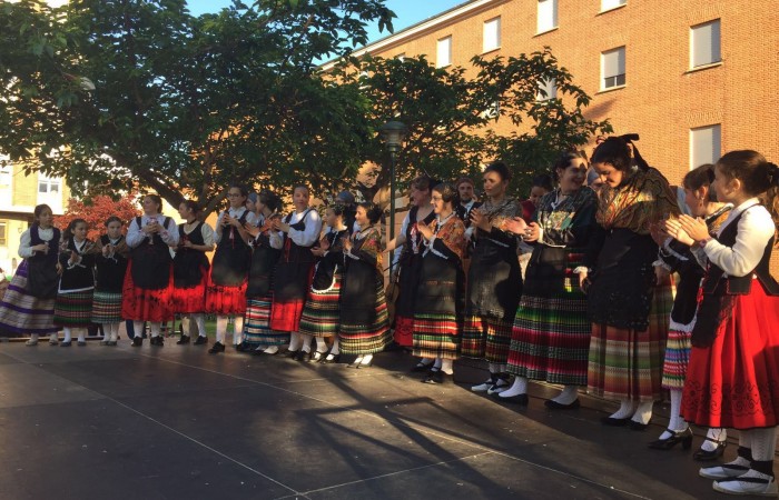 Coros y Danzas El Malecón